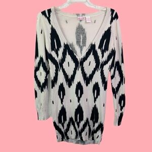 Alloy y2k Mid 2000s White Black Aztec V-neck Oversized Long Tunic Sweater Small